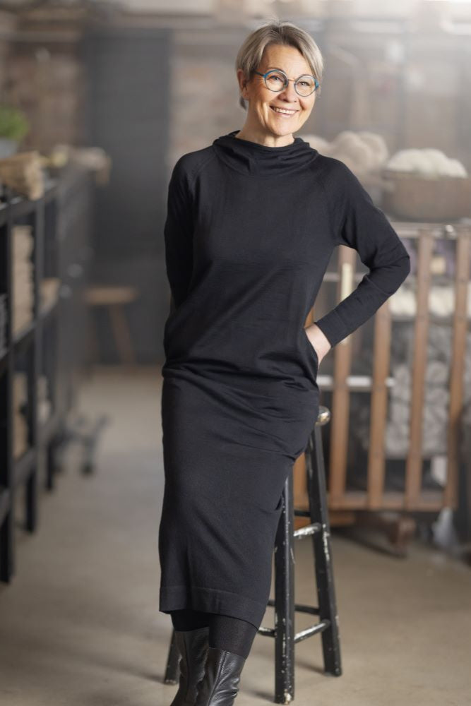 neulemekko naissille -musta