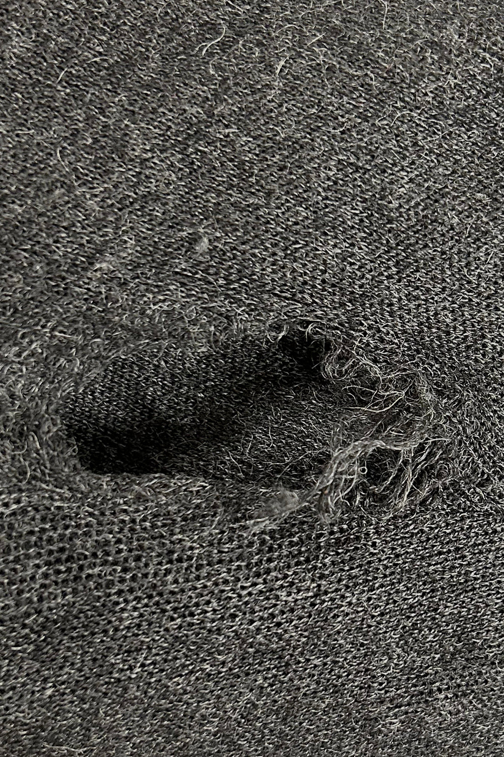 Erillistä paikkaa vaativa reikä (halkaisija max 5cm)